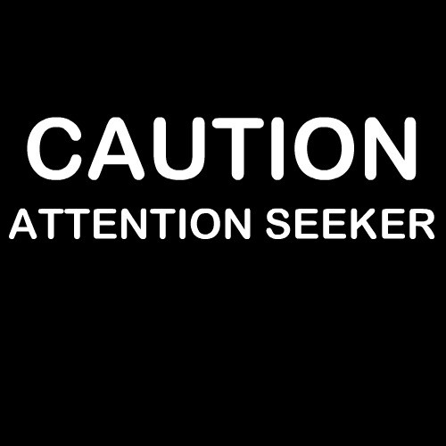 Smešna majica caution attention seeker