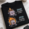 Majica z napisom BEFORE Everything is Chill. AFTER Everything is On fire. in prikupnim likom vžigalice pred in po kaosu