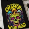 Majica z napisom YOU CAN ALWAYS CHANGE YOUR MIND in psihedelično lobanjo z gobami