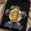 Majica z napisom Soy Boy in motivom mišičaste soje, ki dviguje utež