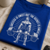 Fitnes majica z deadlift motivom in napisom Success is sweet but the secret is sweat