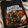 Majica z napisom Gasilska bratovščina in motivom gasilcev v akciji med plameni