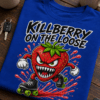Majica z napisom Killberry on the loose in ilustracijo divje jagodne pošasti na kotalkah