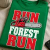 Majica z napisom RUN FOREST RUN in motorno žago v horror-komedijskem slogu