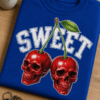 Majica z napisom SWEET in motivom češenj v obliki lobanj