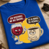 Majica z napisom EN KOZAREC NE BO ŠKODIL... TO SI REKEL ŽE VČERAJ. ter ilustracijo kozarca vina in skodelice kave