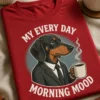 Majica z napisom MY EVERY DAY MORNING MOOD in jazbečarjem v obleki s skodelico kave