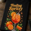 Majica z napisom Feeling Spritzy in retro ilustracijo oranžnega spritz koktajla s pomarančami