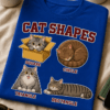 Majica z napisom CAT SHAPES in ilustracijami štirih mačk v oblikah kvadrata, kroga, trikotnika in pravokotnika