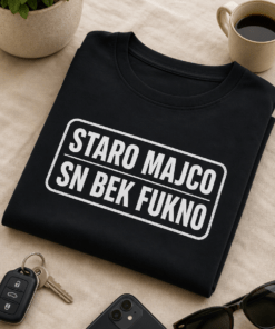 Majica z napisom Staro majco sn bek fukno v čisti tipografski postavitvi