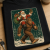 Božična majica z retro motivom Božička, ki jezdi Bigfoota skozi zasnežen gozd