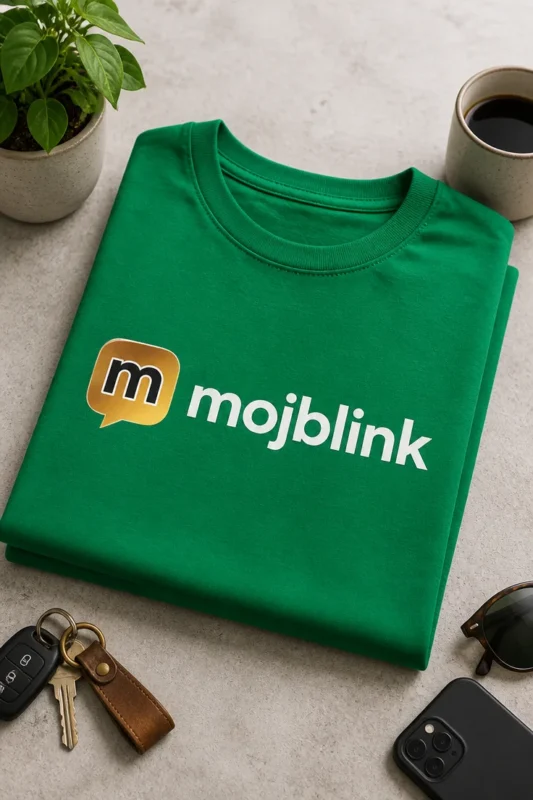 Majica z napisom mojblink v minimalističnem sodobnem slogu