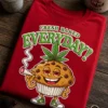 Majica z napisom Fresh baked everyday! in risanim muffin likom v stoner slogu