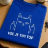 Majica z napisom VSE JE TIPI TOP in minimalističnim mačkom z dvignjenima sredincema
