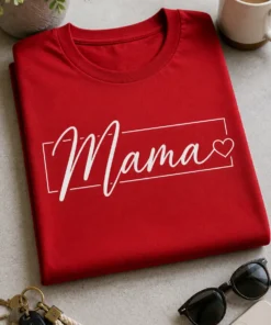 Majica za mamo z napisom Mama v elegantnem minimalističnem slogu s srčkom
