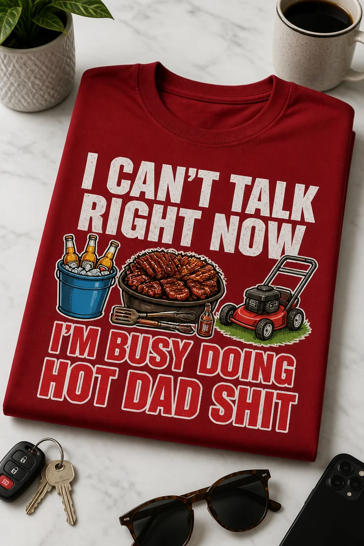 Majica za očeta z napisom I CAN'T TALK RIGHT NOW I'M BUSY DOING HOT DAD SHIT
