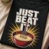 Majica z napisom Just beat it, metlico za stepanje in posodo za mešanje