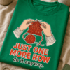 Majica za pletilje z motivom pletenja in napisom JUST ONE MORE ROW do it anyway.