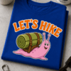 Majica z napisom Let's hike in prikupnim polžem s pohodniško opremo