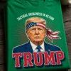 Majica z napisom TACTICAL GREATNESS IN ACTION TRUMP in patriotskim portretom Donalda Trumpa