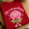 Majica z napisom Like a rose you blossom in prikupnim rožnatim cvetličnim motivom