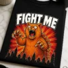 Majica z napisom FIGHT ME in retro ilustracijo orjaške mačje pošasti nad mestom
