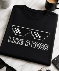 Majica z napisom LIKE A BOSS in pikseliranimi črnimi očali