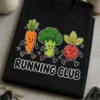 Majica z napisom RUNNING CLUB in motivom treh tekaških zelenjav