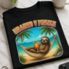 Majica z napisom URADNO V PENZIJI in motivom lenivca v viseči mreži na plaži