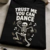 Majica z napisom TRUST ME YOU CAN DANCE in plesnim okostnjakom