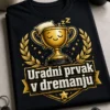 Tiskana majica z velikim zlatnim pokalom, spanjem in napisom Uradni prvak v dremanju v športnem retro slogu