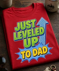 Majica za bodočega očeta z napisom JUST LEVELED UP TO DAD v retro stripovskem slogu