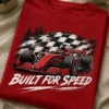 Majica z motivom rdečega dirkalnika F1 in kariraste zastave
