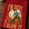 Majica z napisom I'M SEXY & I BLOW IT in motivom moškega s pihalnikom za listje