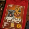 Majica z napisom THE PAWSHANK REDEMPTION ter ilustracijo buldoga in nemške doge v retro filmskem posterju
