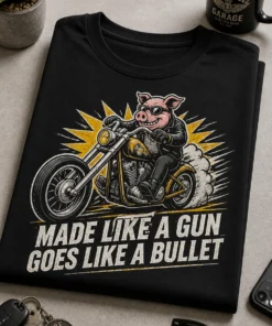 Majica za motoriste z napisom MADE LIKE A GUN GOES LIKE A BULLET in retro ilustracijo pujsa na chopper motorju
