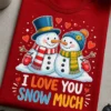 Majica z napisom I LOVE YOU SNOW MUCH in dvema zaljubljenima snežakoma