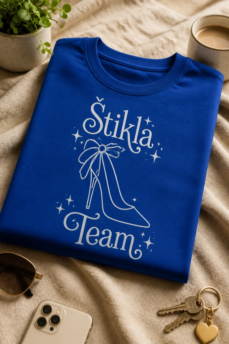 Majica z napisom Štikla Team in motivom elegantne ženske pete