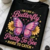 Majica z napisom I'M LIKE A Butterfly Pretty To See HARD TO CATCH in retro motivom metulja