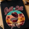 Majica z napisom Grill o Chill in retro motivom žara pred tropskim sončnim zahodom